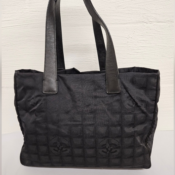 CHANEL 2002 Travel Ligne Monogram Tote Bag in Black Nylon - Picture 4 of 16